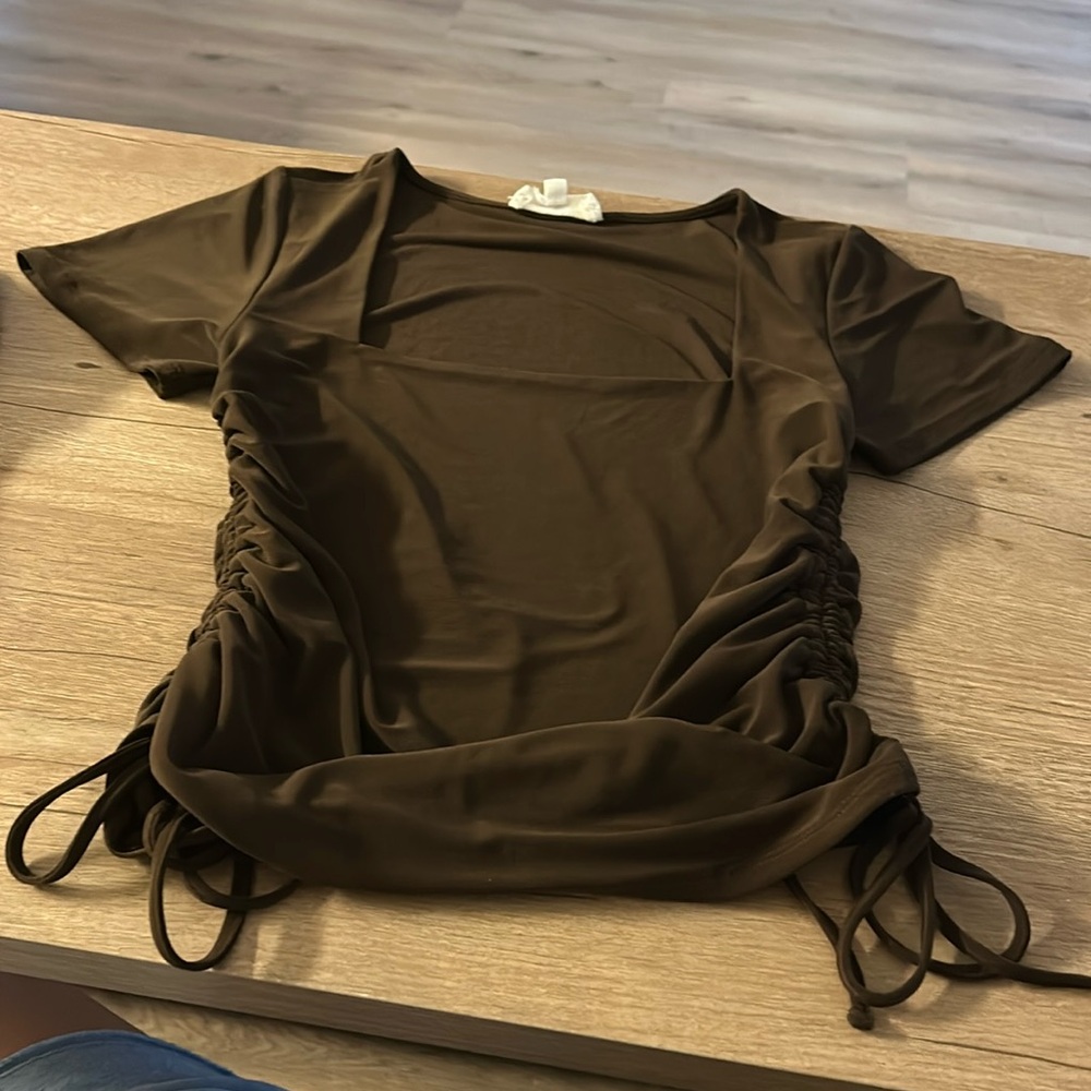 Brown square neck